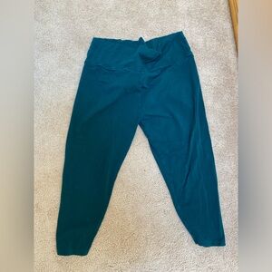 Yala cropped green leggings XL